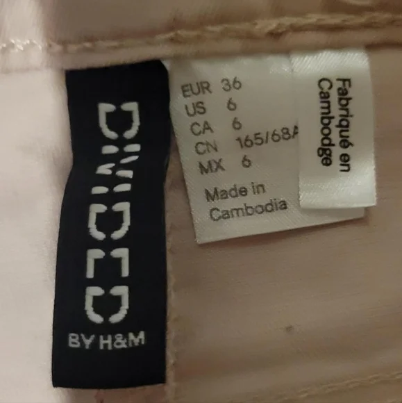 Shorts - Picture 3 of 4